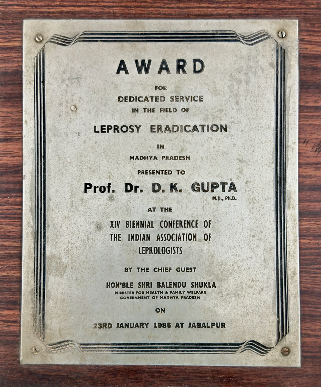 Dr. D.K. Gupta receiving the Leprosy Eradication Award, 1986