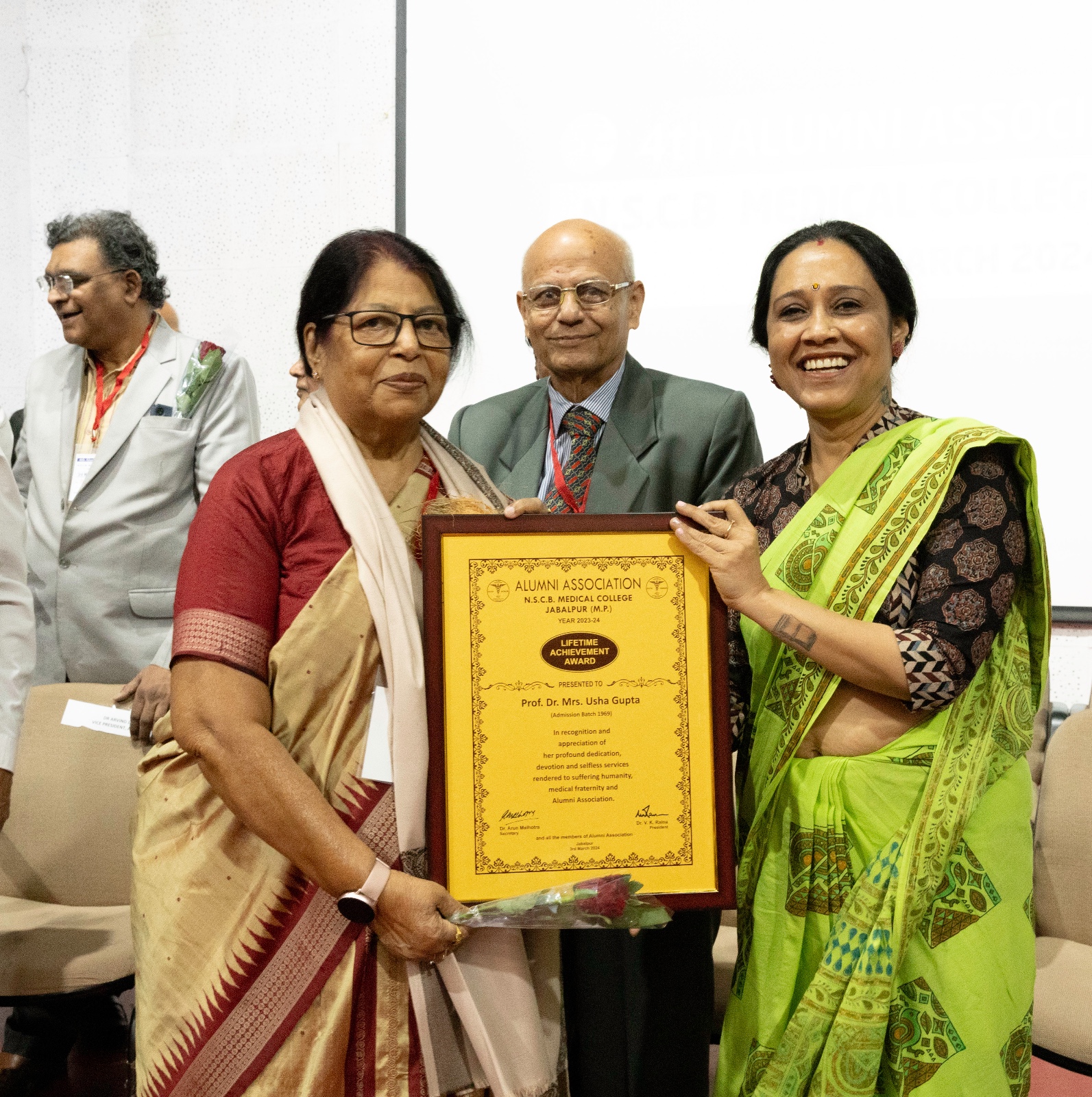 Prof. Dr. Usha Gupta receiving the NSCB Alumni Lifetime Achievement Award